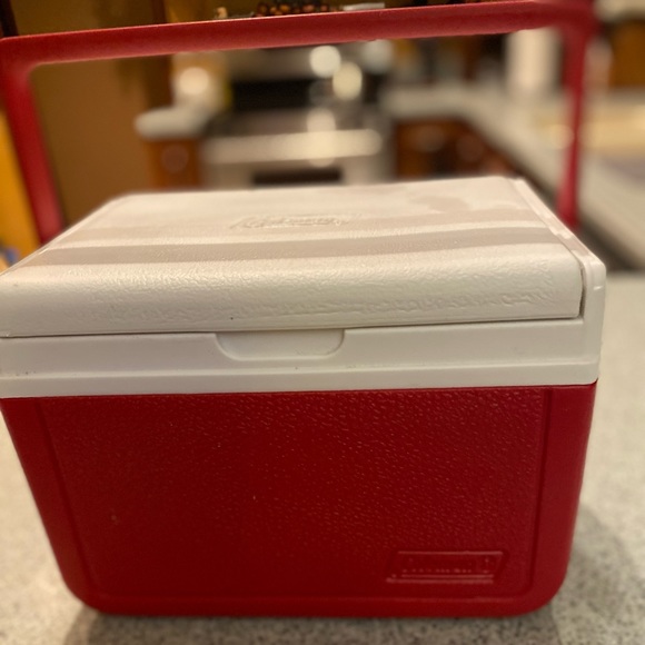 Red Coleman Flip Lid Personal Mini Cooler 5205 5QT Lunch Box - Picture 4 of 11